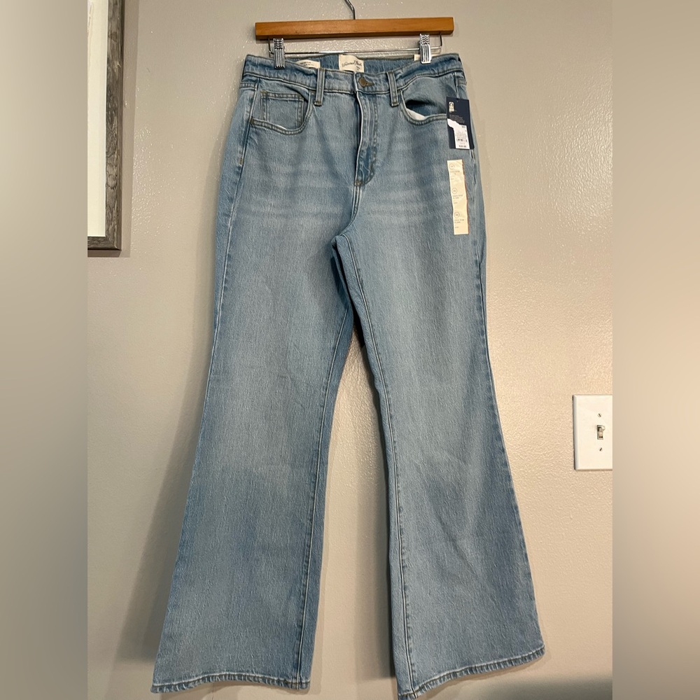 Women’s High Rise Flare Jeans.  Light Wash.  10 S